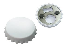 Flaschenöffner in Form eines Kronkorken mit Magnet